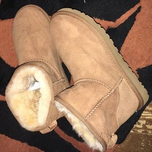 Authentic NEW ugg short boots